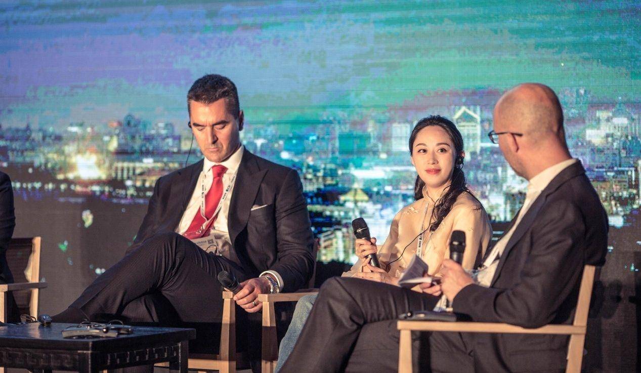 从开拖拉机到如今千亿帝国掌舵人,从拖拉机手到千亿富婆