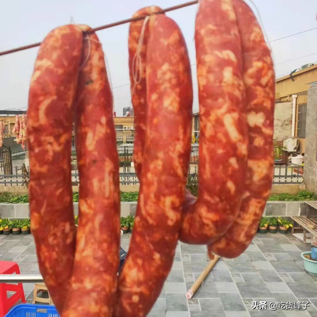 晾好的香肠煮香肠的正确方法,腌制的好的香肠直接晾晒
