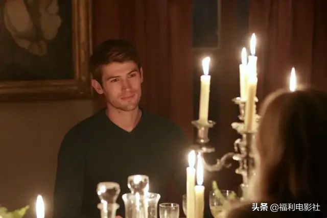 无知还是傲慢？美国土锤妞在巴黎镀金，教教法国人怎么做网红营销