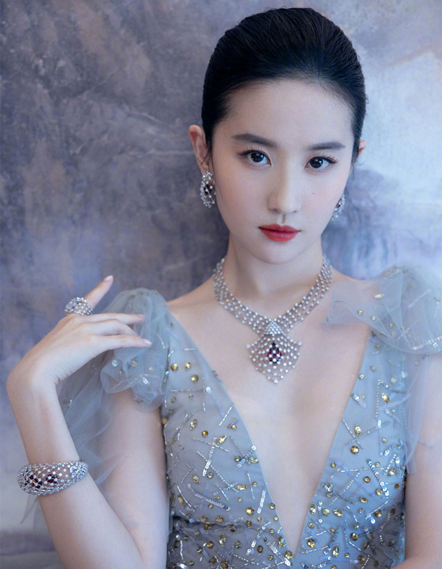 快来试试你的脸型适合什么发型吧,你适合哪种发型请看脸型对号入座