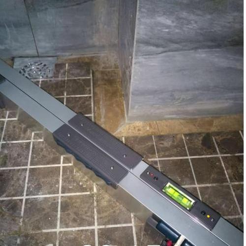 靠近卫生间墙面起皮怎么补救,卫生间地面防水起皮是怎么回事