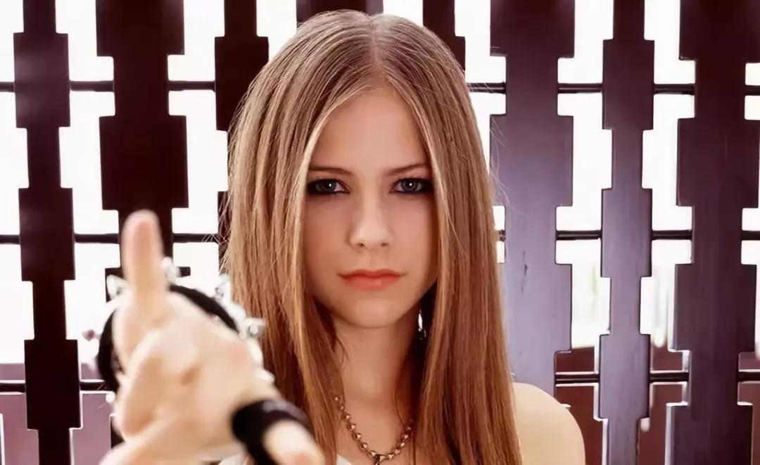 摇滚小魔女艾薇儿,摇滚小天后艾薇儿现状