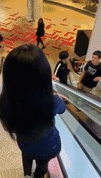 爆笑GIF趣图：美女，这射的是丘比特之箭吧