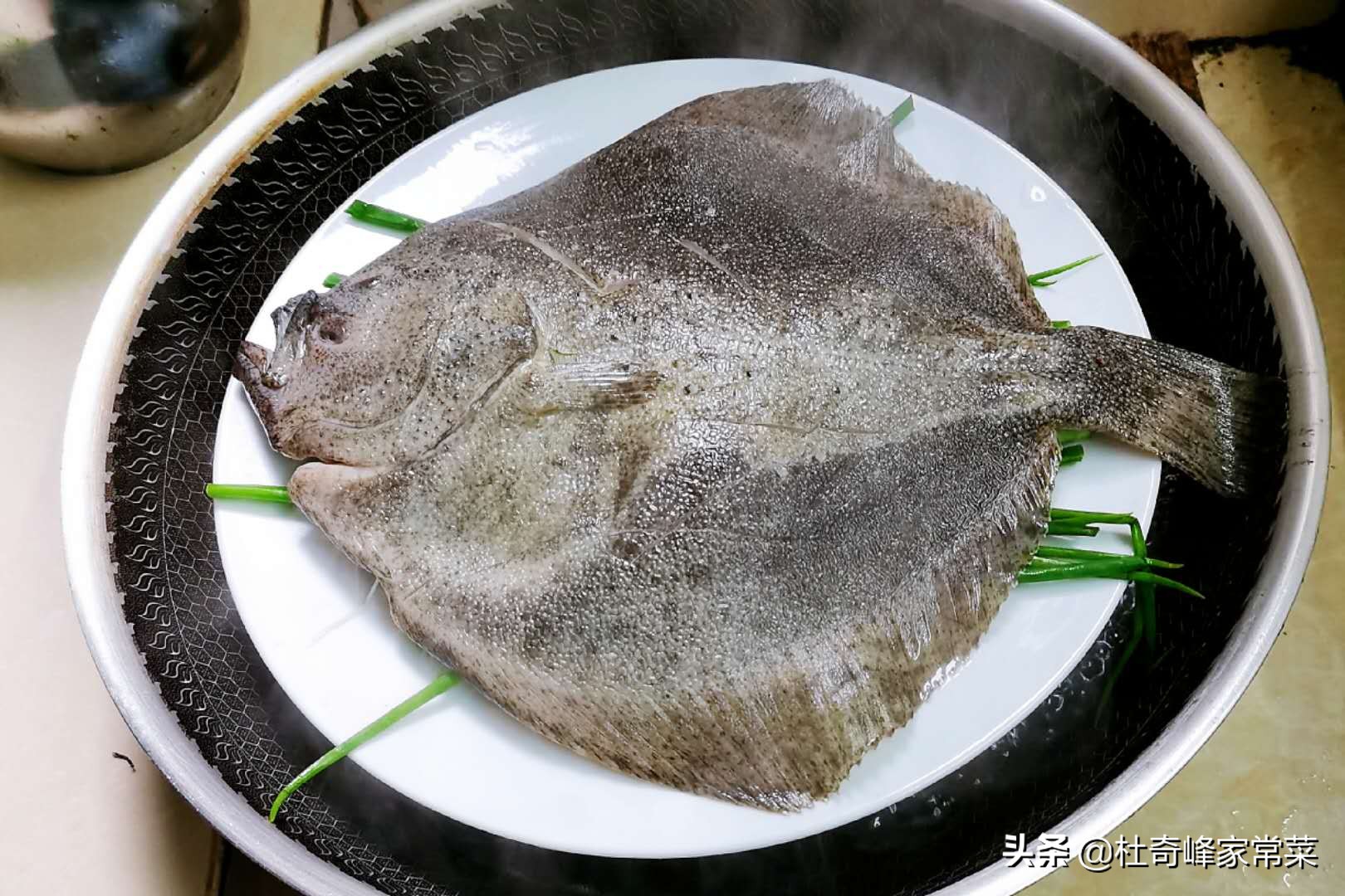 清蒸多宝鱼家庭做法,秘制鲜嫩入味清蒸多宝鱼做法