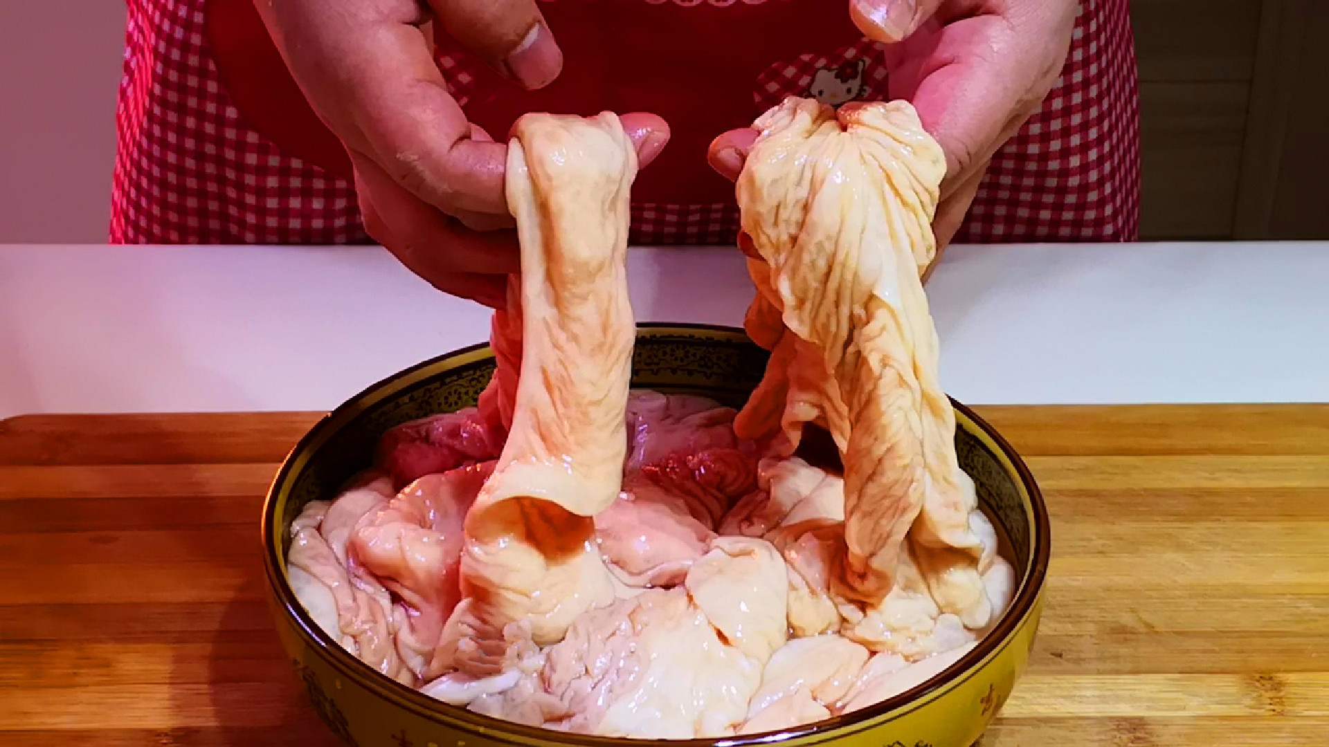 洗肥肠方法视频教程,半成品肥肠怎么去腥臭味