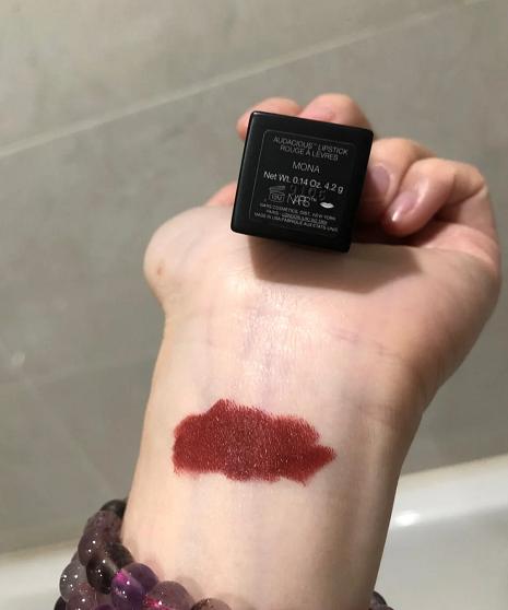 适合春夏的大牌口红经典色号,雅诗兰黛伊丽莎白口红569试色