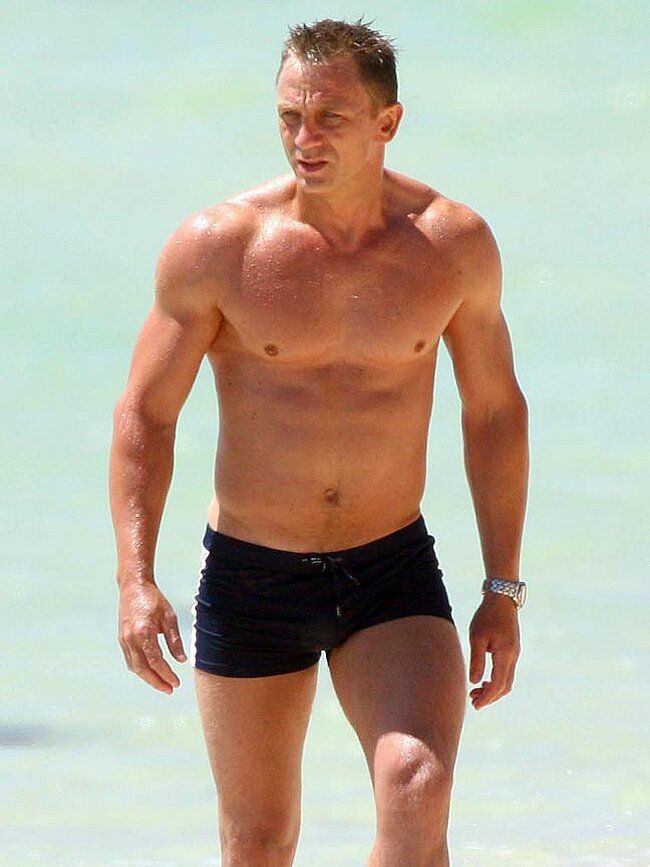 丹尼尔克雷格007谢幕之作,丹尼尔克雷格007经典动作