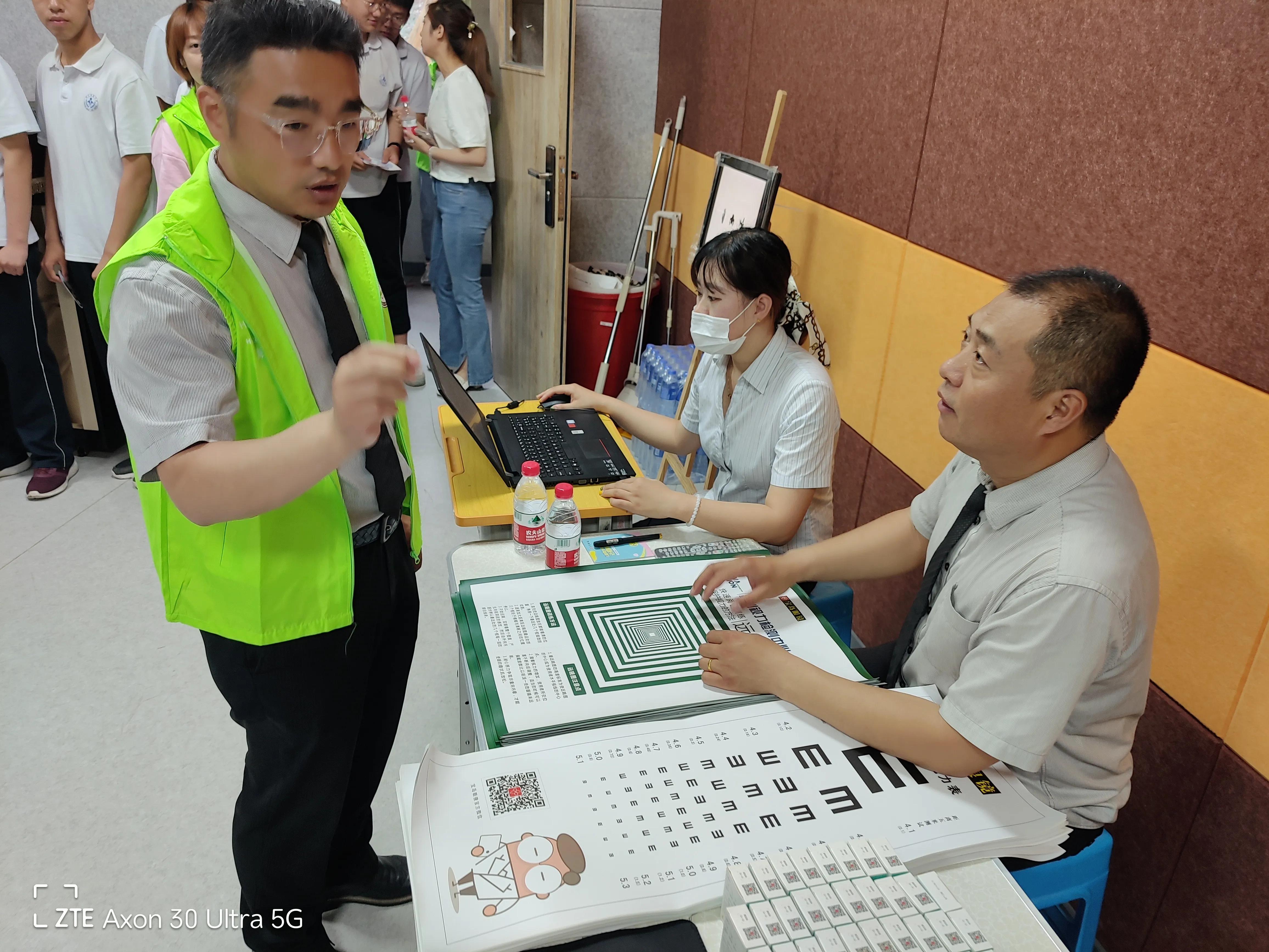 近视防控宣传进校园,关爱学生眼睛健康科学近视防控