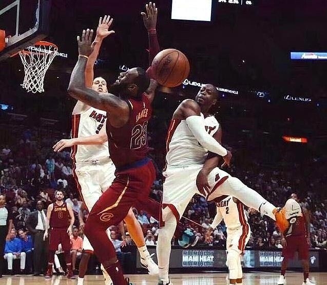 詹姆斯怎么对待韦德的,韦德曾经遭受的质疑