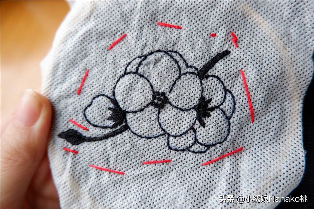 纯色衣物污渍洗不掉,衣服脏了怎么用刺绣遮住简单