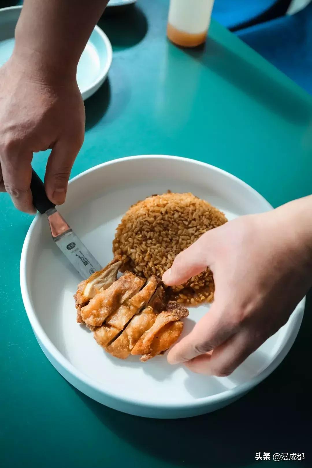 漂洋过海来成都，这对情侣将极致美食开在最不起眼的地方