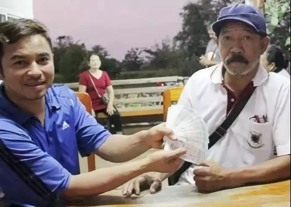 冒领600万彩票大奖后续,把彩票送给客人违法吗