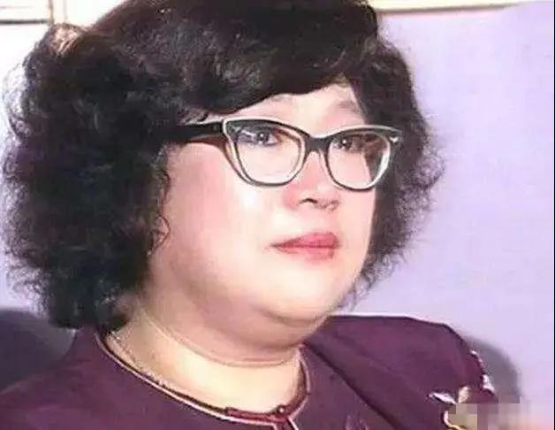 谢贤沈殿霞邓光荣结拜照片,邓光荣沈殿霞谢贤结拜霸气出场