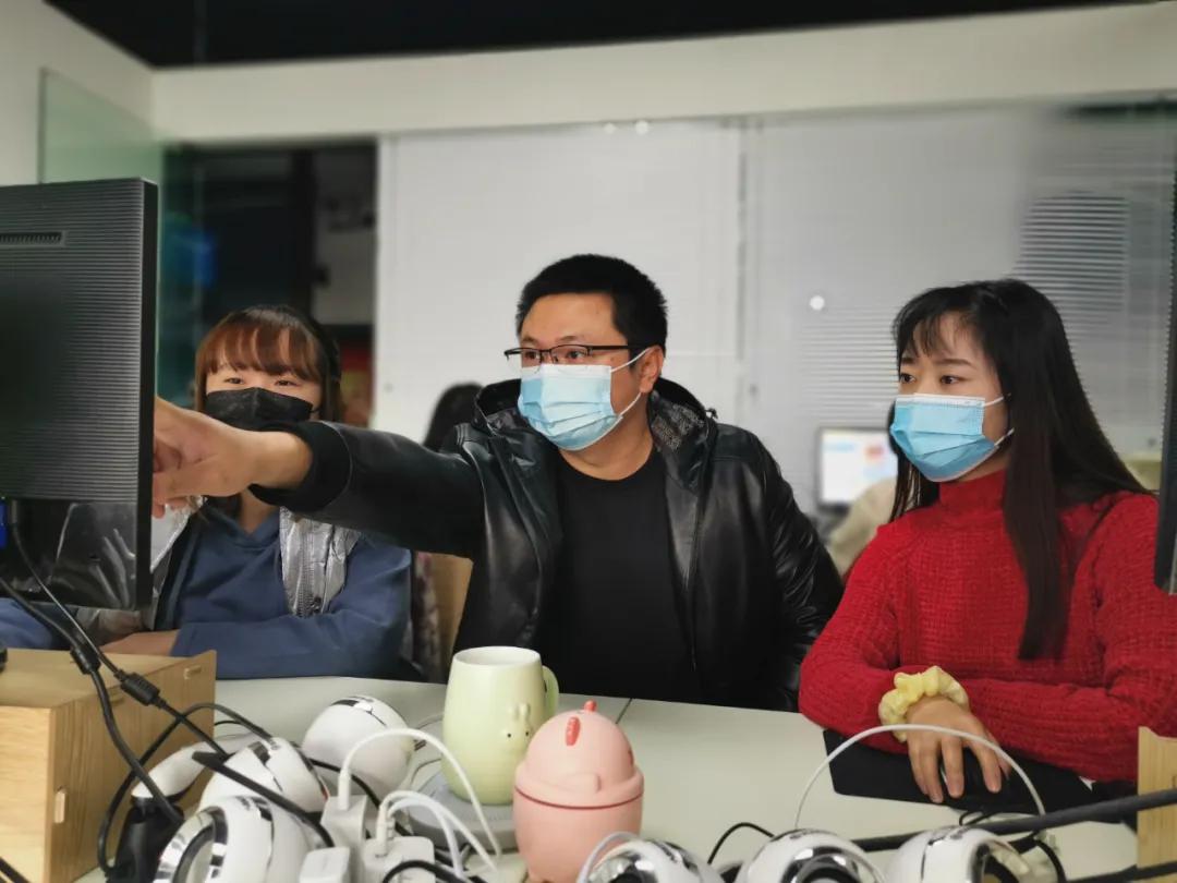 *疆新**包邮APP让*疆新**网民畅快购物