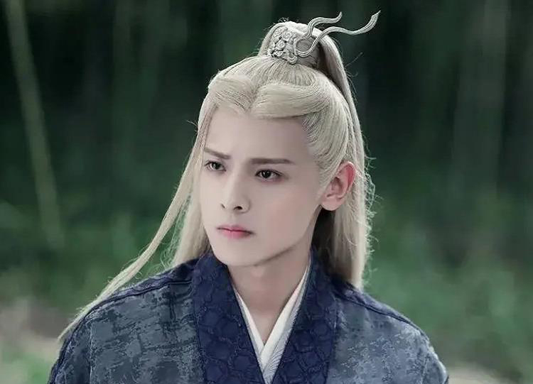 谁的白发造型惊艳到你了,首次大胆尝试白发造型