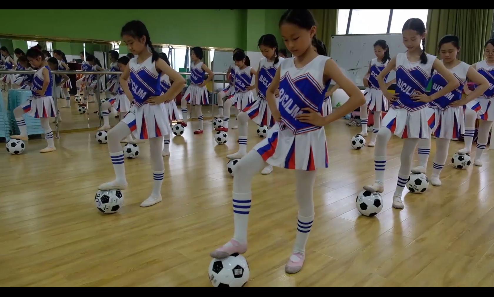 魅力足球逐梦未来儿童绘画,校园足球风采展