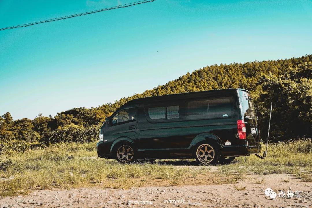 金杯海狮能推着么,金杯海狮可以坐几个人