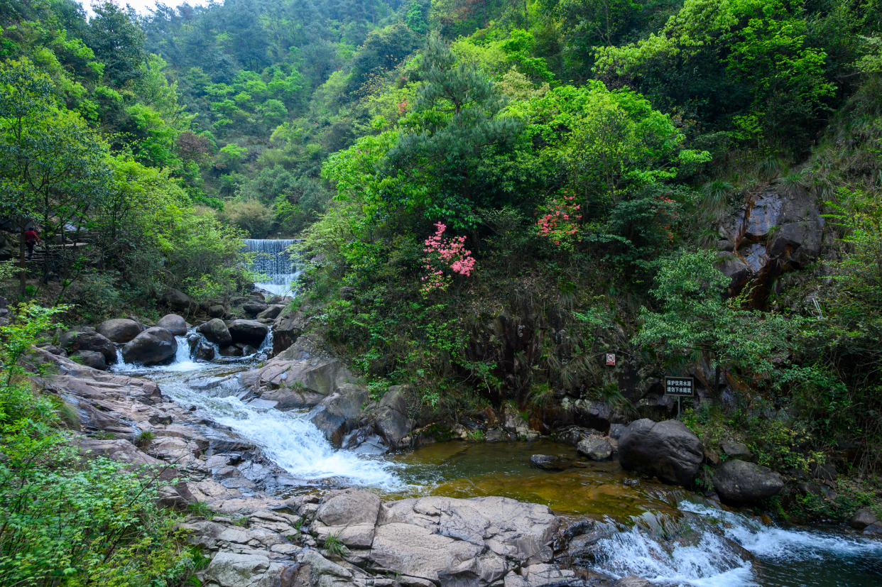浙江这座宝藏小城，藏着一处山水秘境，史称江南第一名山