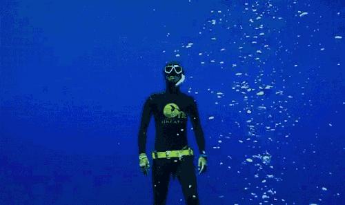 c罗潜水,c罗游泳视频大全集