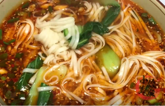 如何做一碗清淡又好吃的面条,用鱼做的面条鲜香味美做法简单