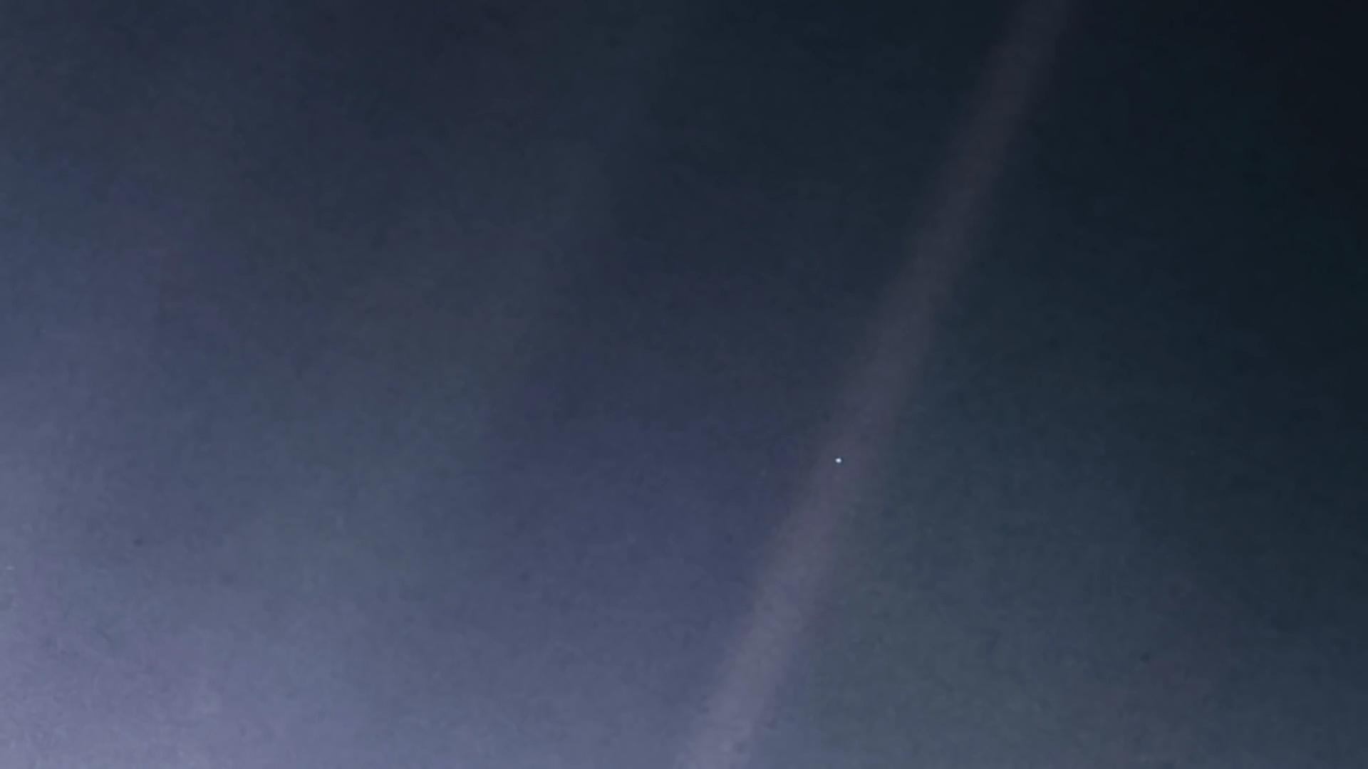 地球太小了，太阳是地球的130万倍，地球可能只是宇宙的一个细胞