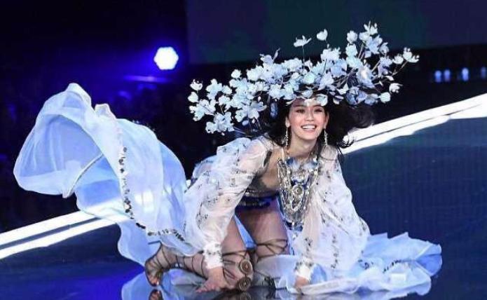 央视美女马凡舒资料,央视第一美人马凡舒工作照