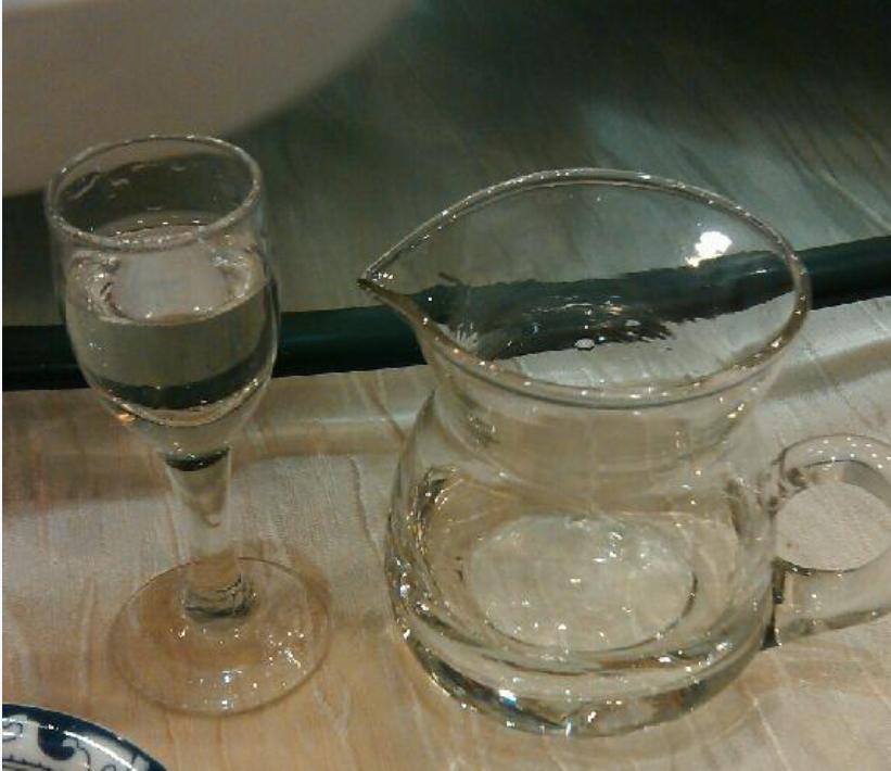 白酒变酸属于正常现象吗,白酒变酸真酒还是假酒