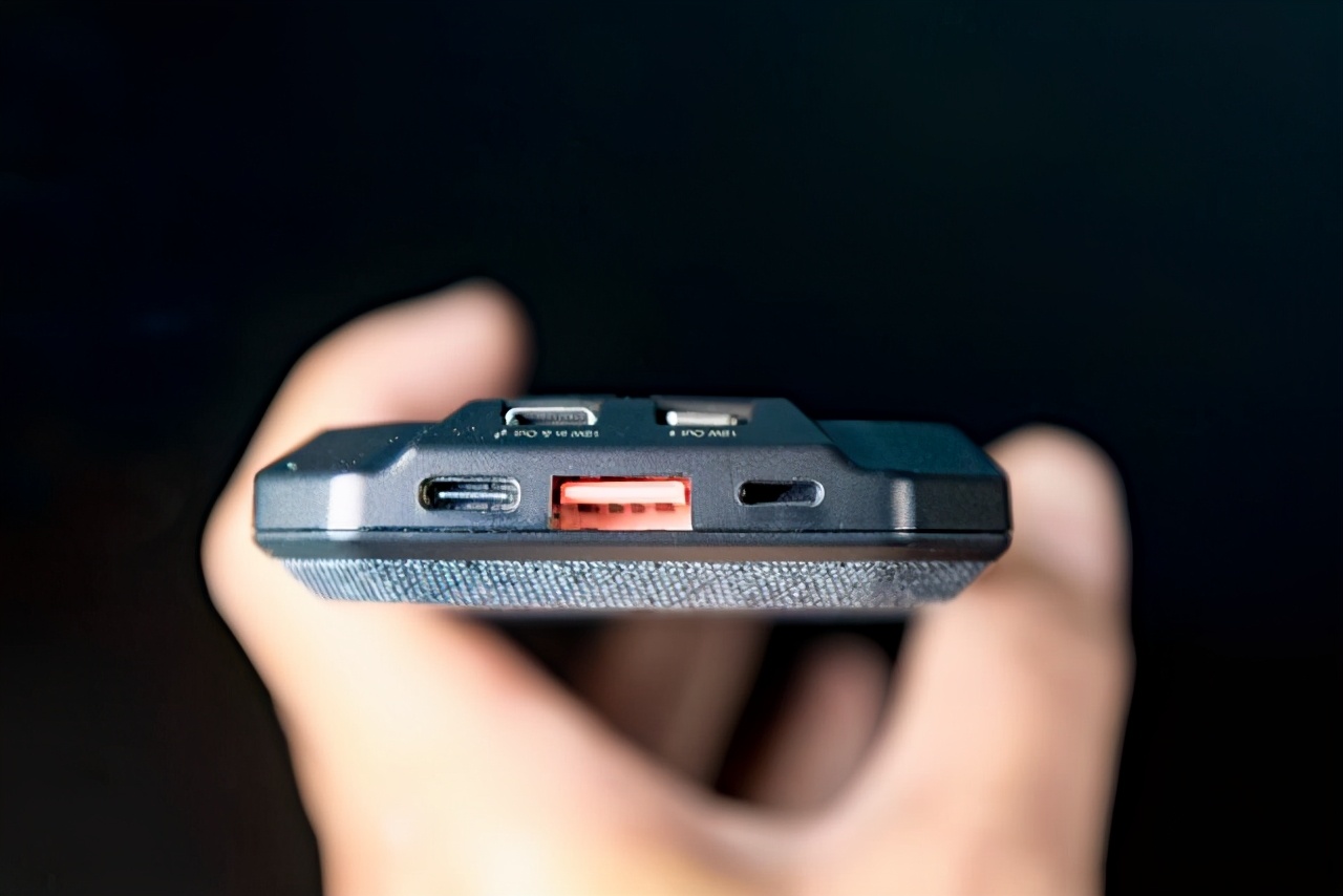 iwalk榄旇潕绉诲姩鐢垫簮,66w蹇厖鎵嬫満鑳界敤iwalk鍏呯數瀹濆悧