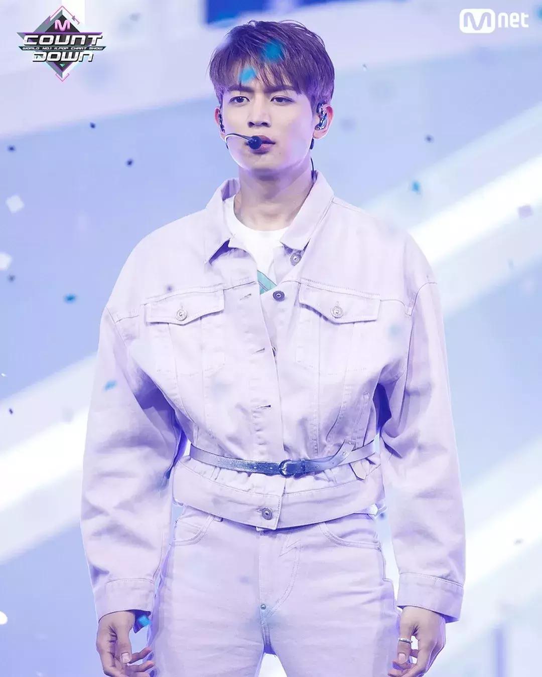 李宇春吴青峰视频,李宇春时尚潮牌