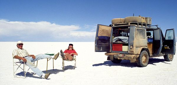 54岁裸辞，花45W流浪地球26年，炸上BBC，这...