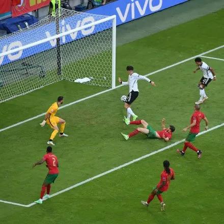 中企广告霸屏欧洲杯,欧洲杯赛场广告被中企霸屏