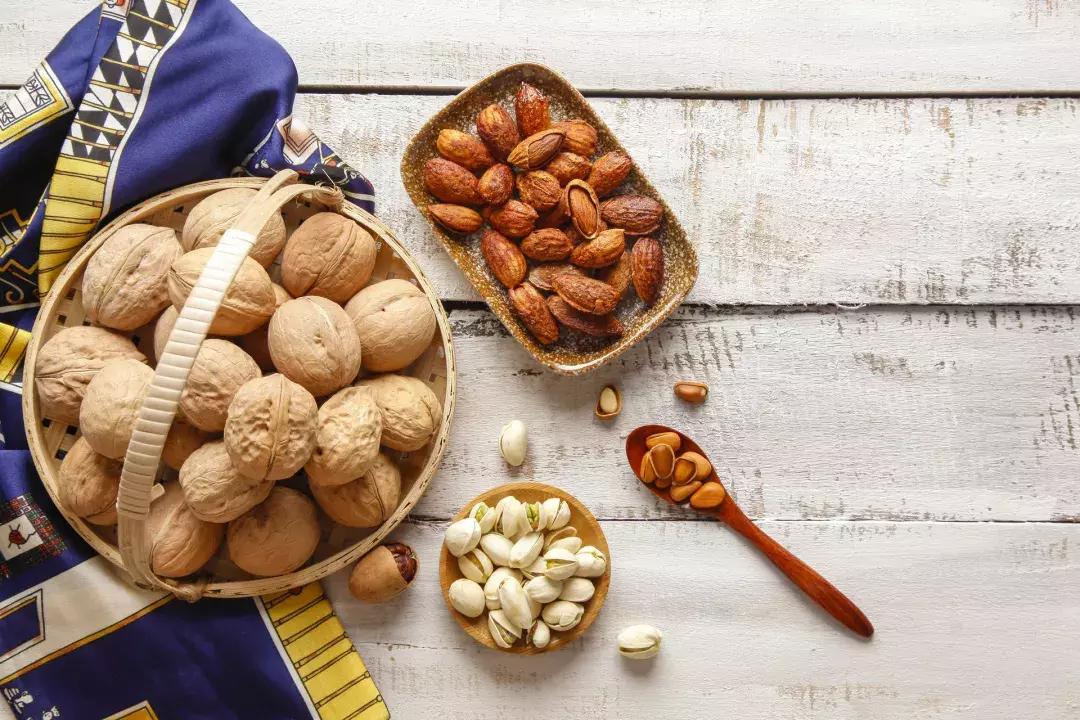 骨密度低就是骨质疏松吗,63岁女士骨密度-2.5骨质疏松严重吗