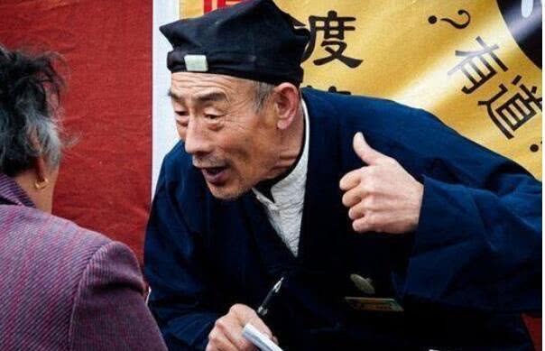 为什么算命先生知道你家几口人,算命先生为何能知道你家里几个人