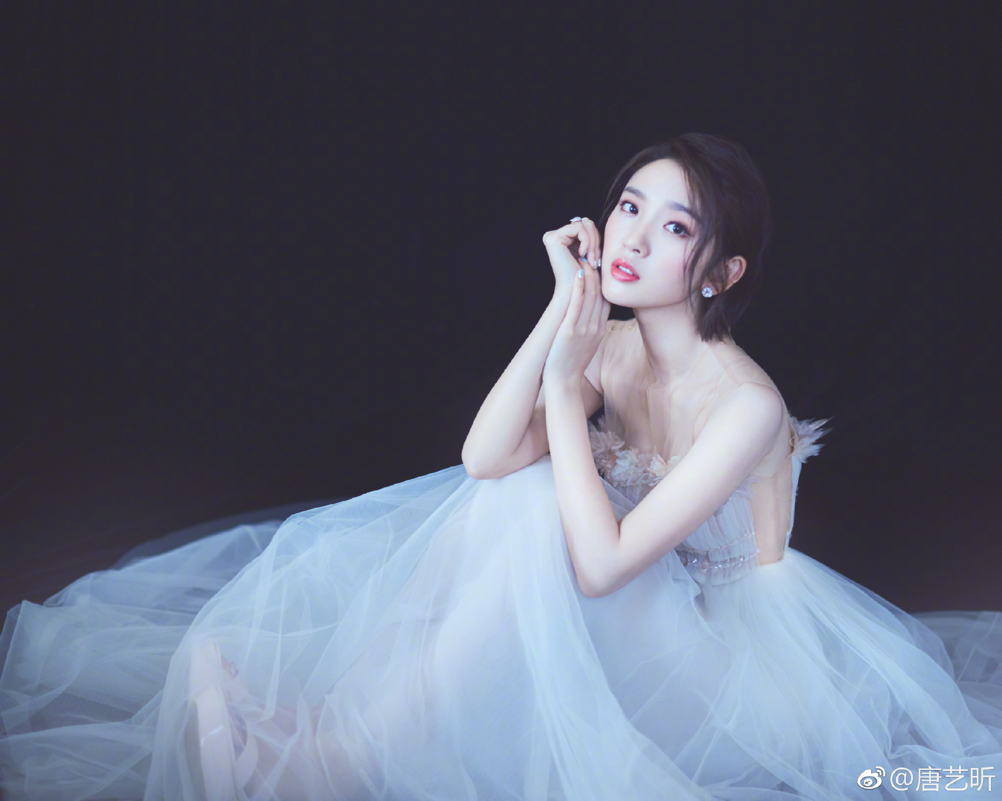 短发新娘盘头发的视频教程,新娘短发红色礼服造型视频