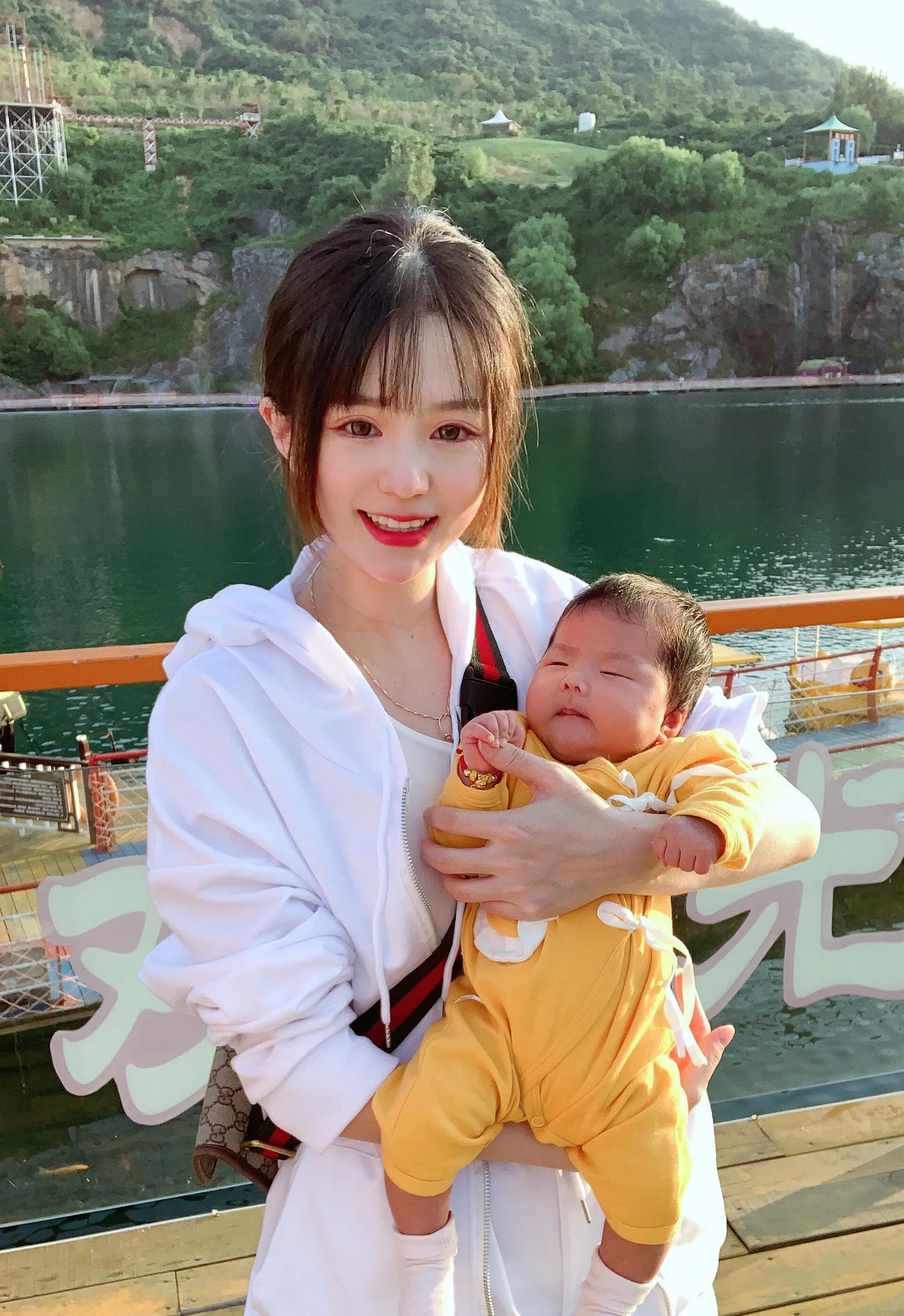 3个月宝宝睡觉落地醒怎么办,婴儿落地醒一放下就醒怎么改善