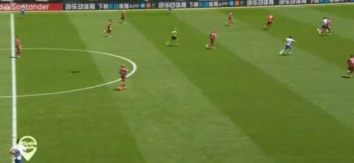 留下还是离开？武磊复赛首秀破门踢出2个极端，这题太难