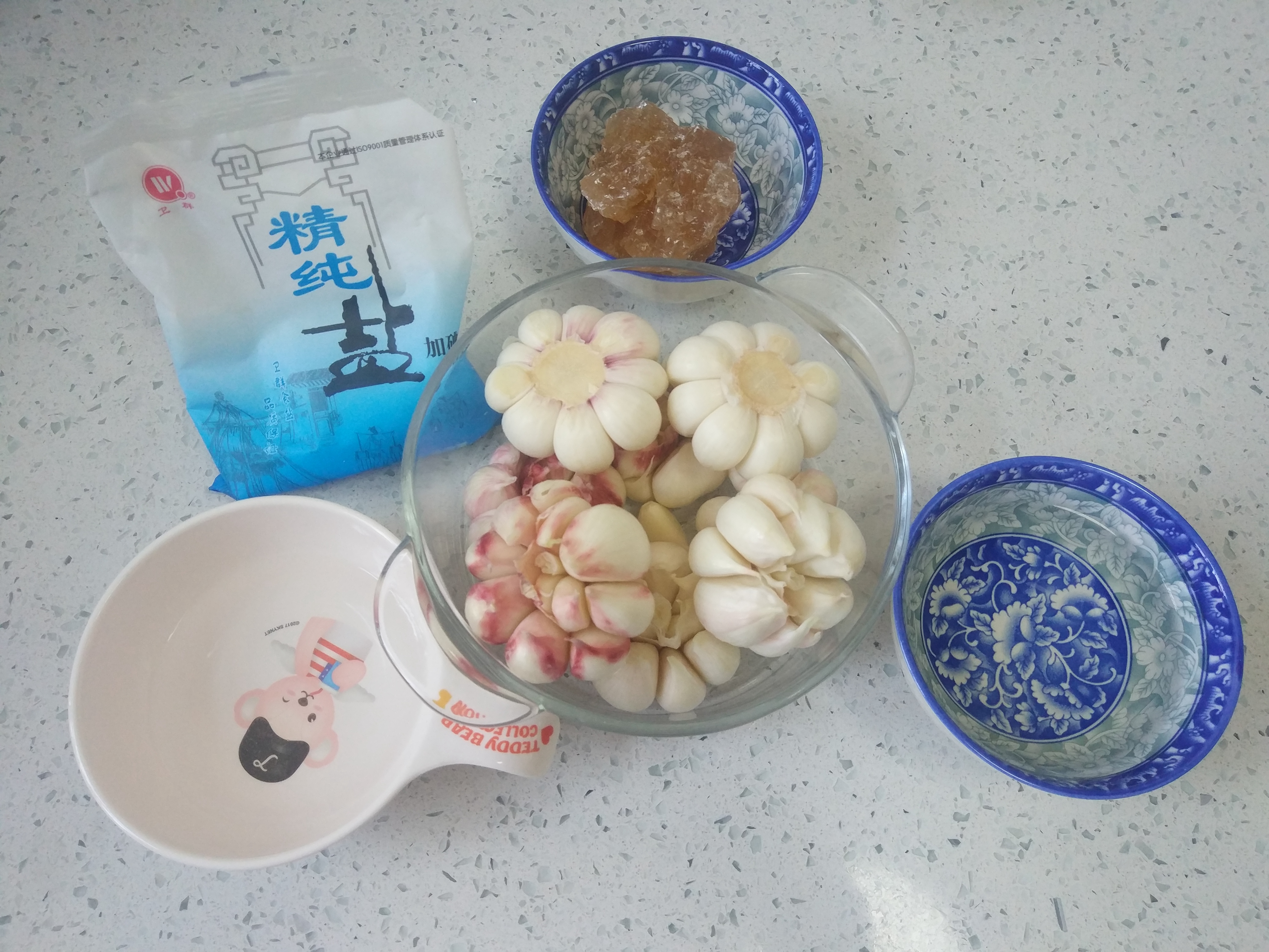 腌糖蒜用的是白醋还是米醋,腌糖蒜用白糖还是用冰糖