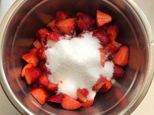 自制无添加草莓酱做法简单好储存,自制草莓酱不用淀粉和白糖