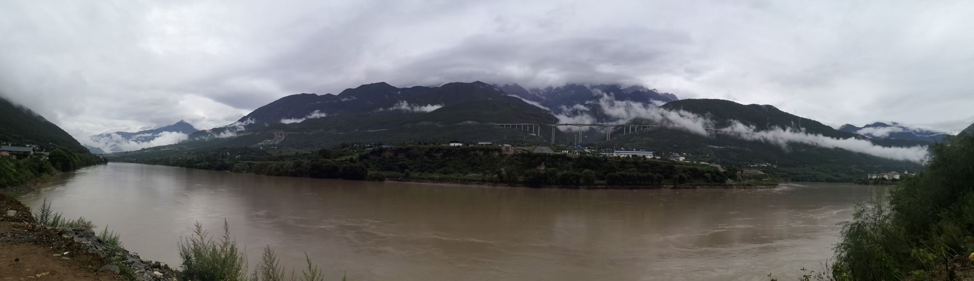 （二）虎跳峡：激越铿锵的震撼大片