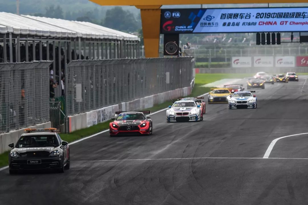 钢铁赛道雨中热战·ChinaGT上演秦皇岛首轮超跑对决