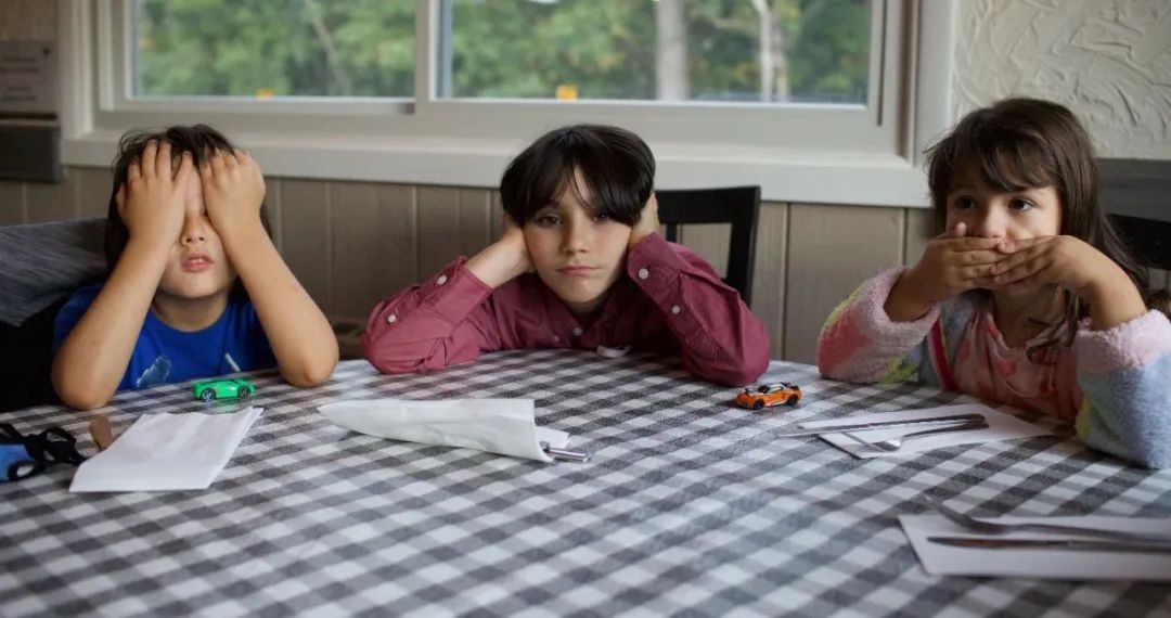 孩子在学校磕掉牙如何起诉,孩子被磕掉两颗门牙赔偿多少