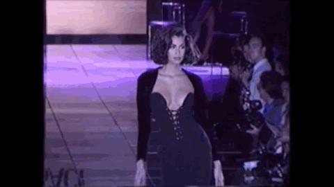 她是天神Naomi心中的bestwalker，身材比例完美被赞“小腰精”