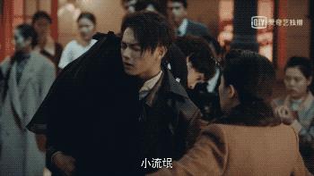 ​年轻人！玩这么大？但这不应该是女主手里拿着的戏码吗？