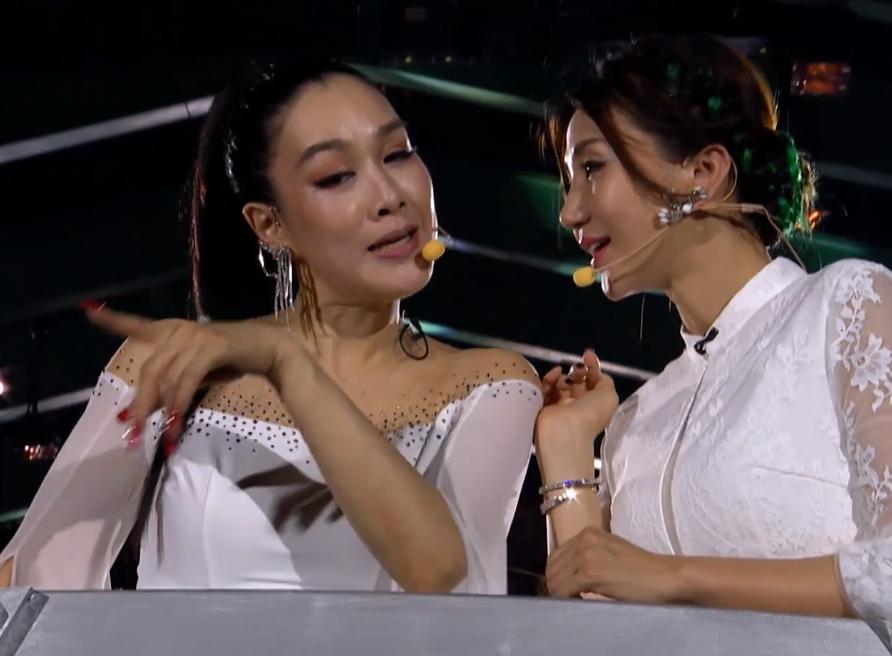 宁静乘风破浪的姐姐万茜出场,乘风破浪宁静黄龄万茜唱歌