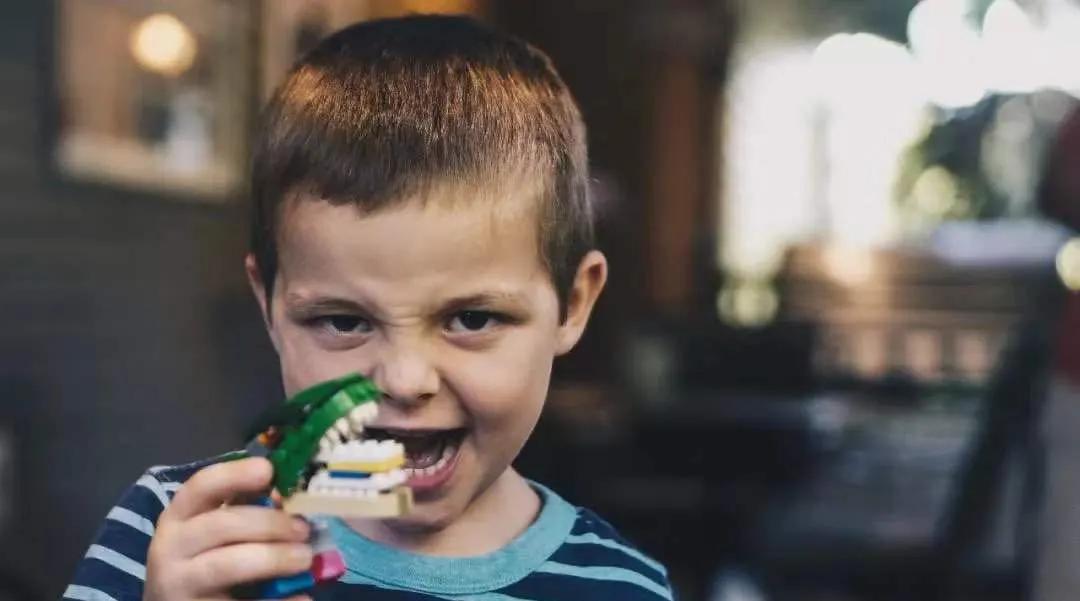 怎么控制自己对孩子的脾气和情绪,你越生气孩子越作对怎么解决