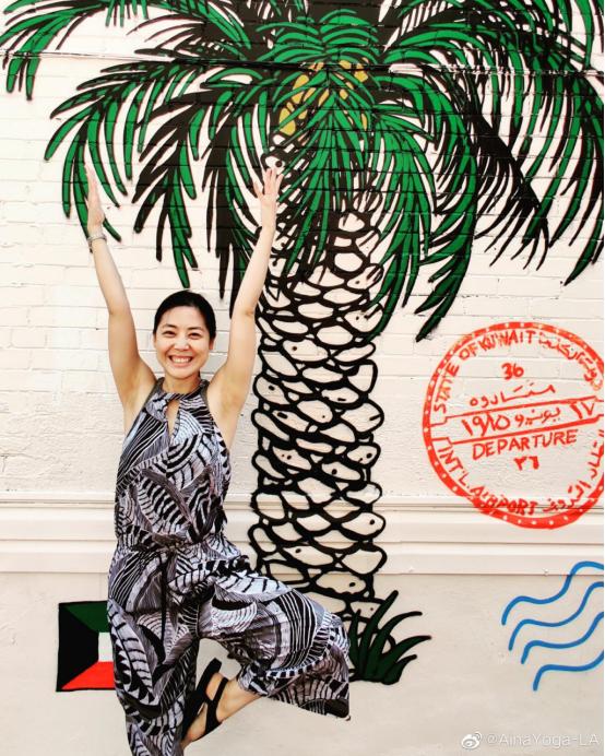 美国气质瑜伽老师Aina，生完孩子身材线条流畅，产后妈妈减肥榜样