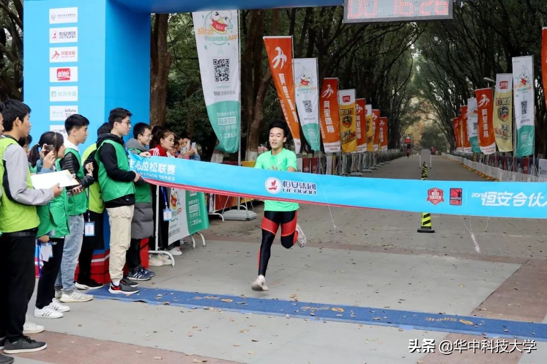 校园看跑步比赛,校园马拉松比赛