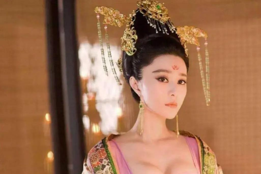 杨贵妃冤死马嵬坡,杨玉环死在马嵬坡上的场景