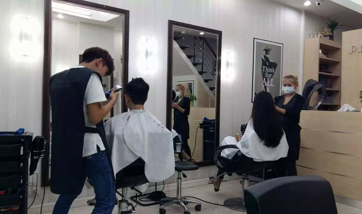 免费理发收入来自哪里的,理发店除去成本一个月能赚多少钱