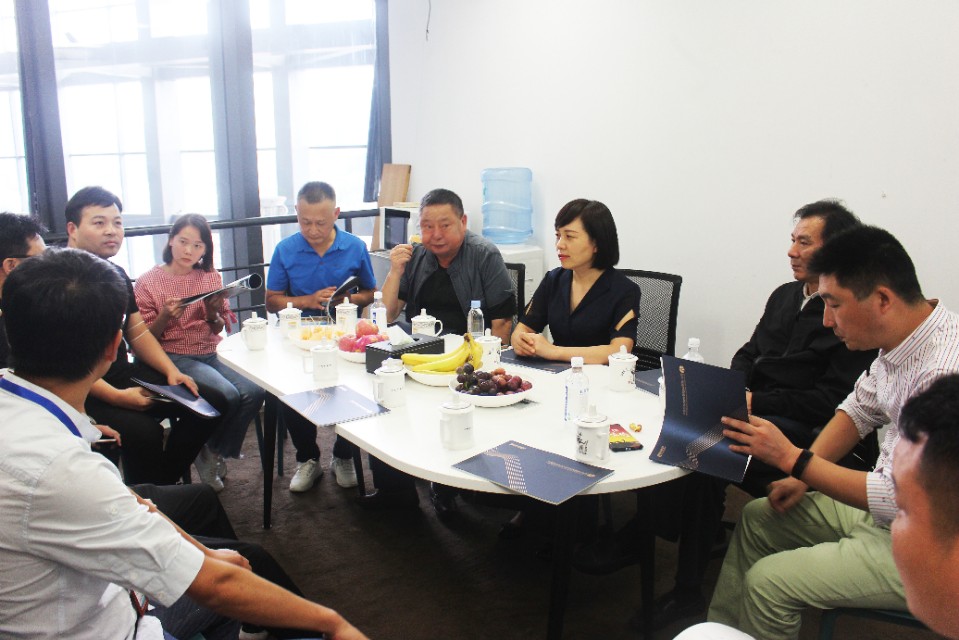 静松播报｜潜江市委常委王玉梅一行到访四川省湖北商会